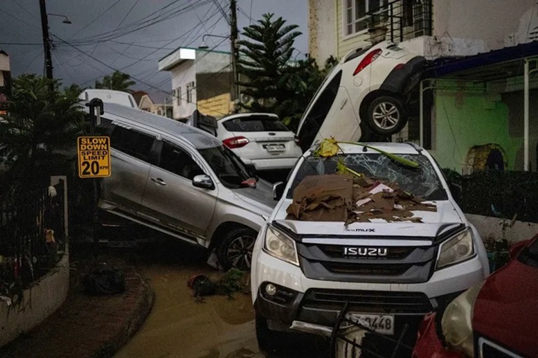 Philippines: Bão Kalmaegi (số 13) khiến gần 190 người chết; chuẩn bị ứng phó siêu bão mới- Ảnh 1. Philippines: Bão Kalmaegi (số 13) khiến gần 190 người chết; chuẩn bị ứng phó siêu bão mới- Ảnh 1.