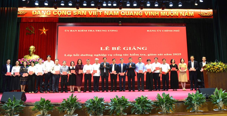 Bế mạc lớp bồi dưỡng nghiệp vụ chuyên sâu về công tác kiểm tra, giám sát năm 2025- Ảnh 1. Bế mạc lớp bồi dưỡng nghiệp vụ chuyên sâu về công tác kiểm tra, giám sát năm 2025- Ảnh 1.