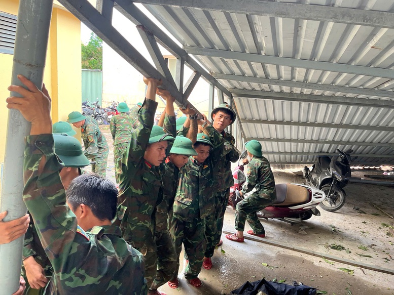 Gia Lai: Ước tính ban đầu thiệt hại hơn 5.000 tỷ đồng do bão số 13- Ảnh 1. Gia Lai: Ước tính ban đầu thiệt hại hơn 5.000 tỷ đồng do bão số 13- Ảnh 1.