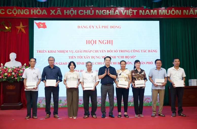 ĐẢNG TRONG KHÔNG GIAN SỐ - Bài 2: Chuyển đổi số và trách nhiệm của cán bộ, đảng viên trong thời đại mới- Ảnh 3.