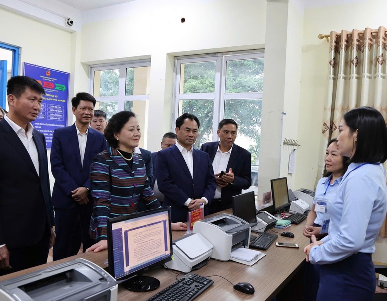 Phó Thủ tướng Phạm Thị Thanh Trà kiểm tra hoạt động chính quyền địa phương 2 cấp tại xã Mường Khương, Lào Cai- Ảnh 1.