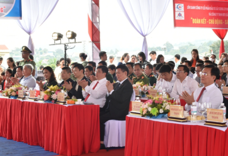 Phó Thủ tướng Hồ Đức Phớc dự Lễ khởi công dự án đầu tư xây dựng Trường Phổ thông nội trú liên cấp tiểu học và trung học cơ sở Thuận An, Lâm Đồng- Ảnh 1. Phó Thủ tướng Hồ Đức Phớc dự Lễ khởi công dự án đầu tư xây dựng Trường Phổ thông nội trú liên cấp tiểu học và trung học cơ sở Thuận An, Lâm Đồng- Ảnh 1.