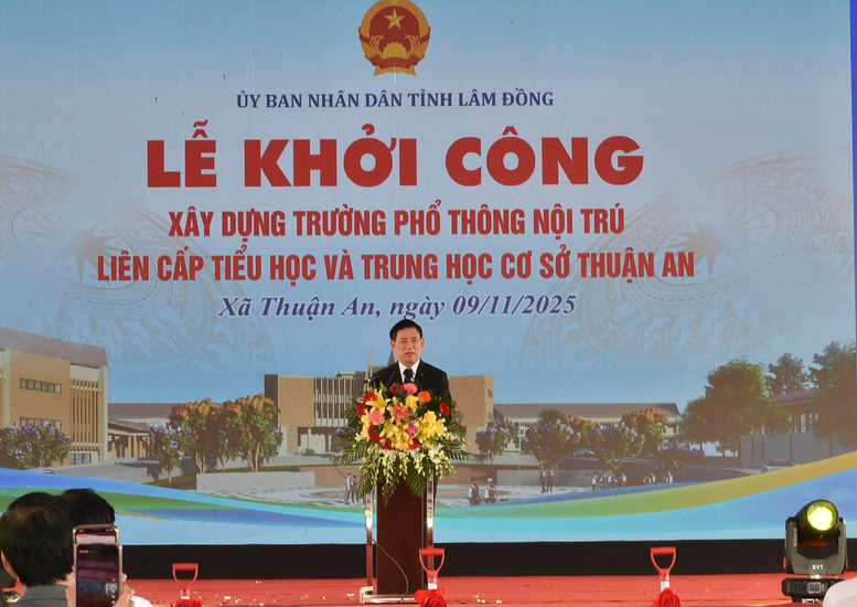 Phó Thủ tướng Hồ Đức Phớc dự Lễ khởi công dự án đầu tư xây dựng Trường Phổ thông nội trú liên cấp tiểu học và trung học cơ sở Thuận An, Lâm Đồng- Ảnh 2. Phó Thủ tướng Hồ Đức Phớc dự Lễ khởi công dự án đầu tư xây dựng Trường Phổ thông nội trú liên cấp tiểu học và trung học cơ sở Thuận An, Lâm Đồng- Ảnh 2.