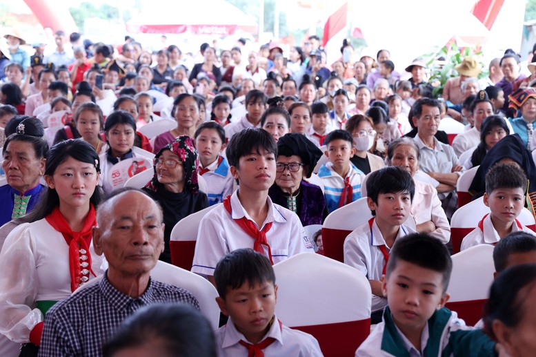 Phó Thủ tướng Lê Thành Long dự lễ khởi công "ngôi nhà thứ 2" của hàng ngàn học sinh vùng biên Điện Biên- Ảnh 5. Phó Thủ tướng Lê Thành Long dự lễ khởi công "ngôi nhà thứ 2" của hàng ngàn học sinh vùng biên Điện Biên- Ảnh 5.