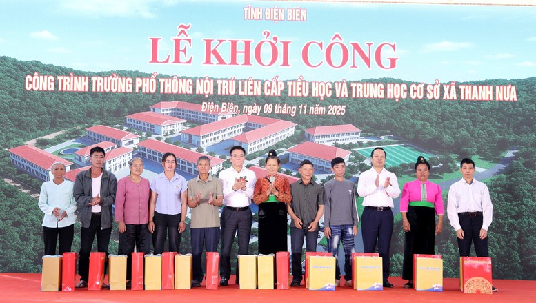 Phó Thủ tướng Lê Thành Long dự lễ khởi công "ngôi nhà thứ 2" của hàng ngàn học sinh vùng biên Điện Biên- Ảnh 4. Phó Thủ tướng Lê Thành Long dự lễ khởi công "ngôi nhà thứ 2" của hàng ngàn học sinh vùng biên Điện Biên- Ảnh 4.