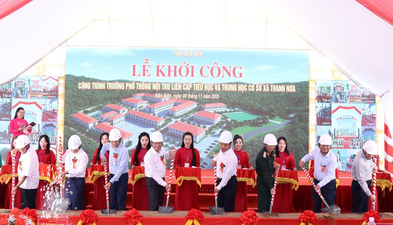 Phó Thủ tướng Lê Thành Long dự lễ khởi công "ngôi nhà thứ 2" của hàng ngàn học sinh vùng biên Điện Biên- Ảnh 2.