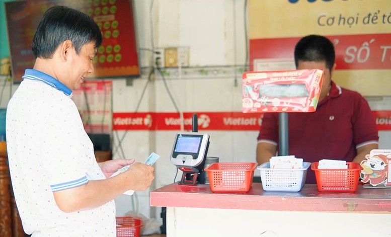 'Góc nhỏ của cơ hội' và hành trình 7 năm bán vé Vietlott tại TPHCM- Ảnh 3. 'Góc nhỏ của cơ hội' và hành trình 7 năm bán vé Vietlott tại TPHCM- Ảnh 3.