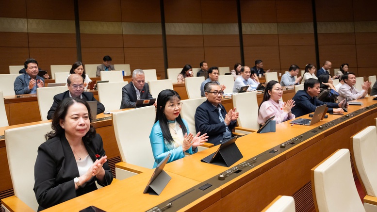 Cải cách mạnh mẽ quản lý thuế, bỏ đề xuất tăng thêm 100% lương cho cán bộ thuế- Ảnh 1. Cải cách mạnh mẽ quản lý thuế, bỏ đề xuất tăng thêm 100% lương cho cán bộ thuế- Ảnh 1.