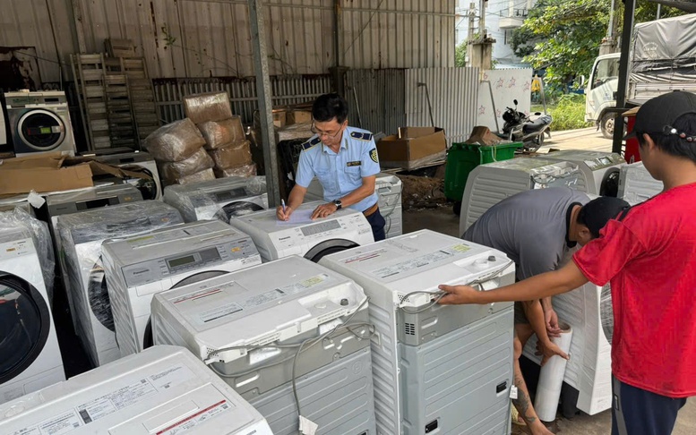 TPHCM: Phát hiện kho máy giặt, điều hòa không khí thuộc diện cấm nhập khẩu