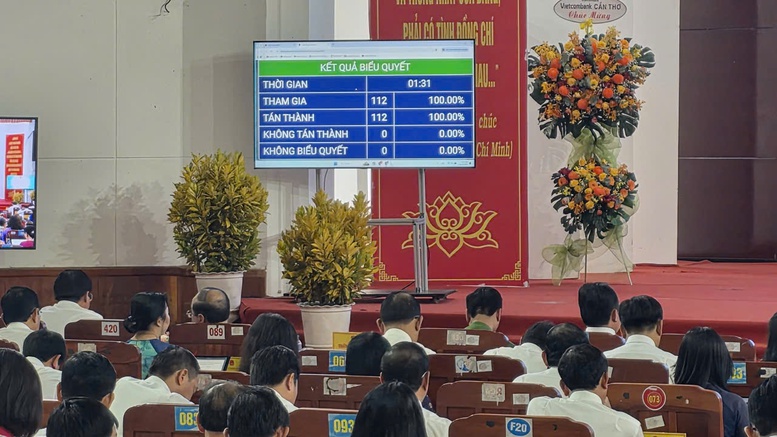 Hoàn thành kỳ họp HĐND: Cần Thơ đặt quyết tâm lớn cho năm 2026- Ảnh 2. Hoàn thành kỳ họp HĐND: Cần Thơ đặt quyết tâm lớn cho năm 2026- Ảnh 2.