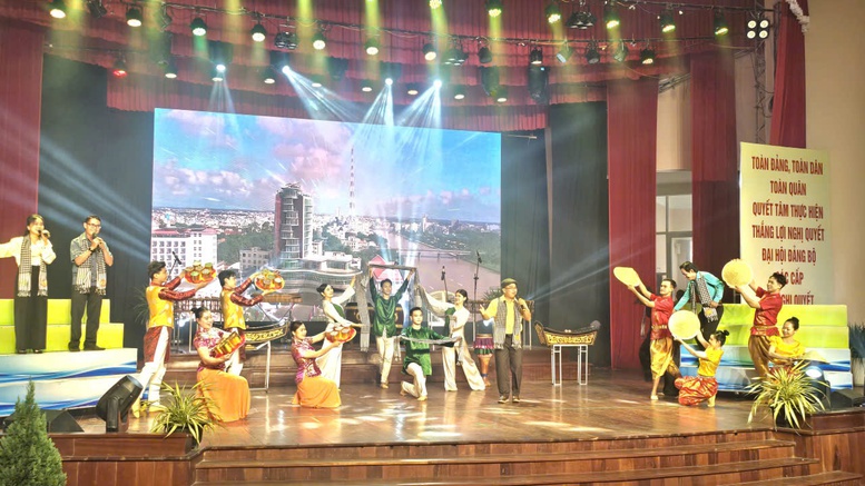 Cần Thơ củng cố nền tảng văn hóa sau 25 năm phong trào 'Toàn dân đoàn kết xây dựng đời sống văn hóa'- Ảnh 2. Cần Thơ củng cố nền tảng văn hóa sau 25 năm phong trào 'Toàn dân đoàn kết xây dựng đời sống văn hóa'- Ảnh 2.