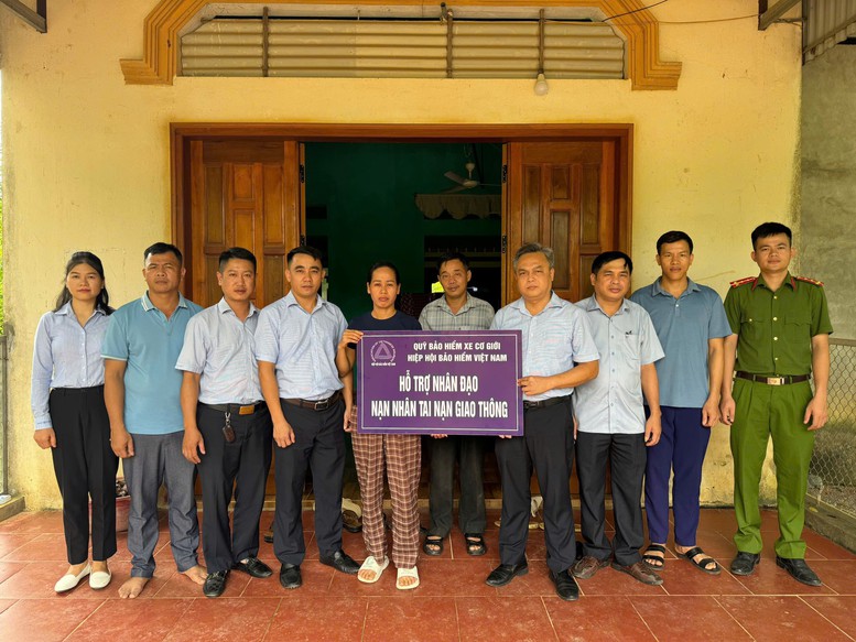 Hỗ trợ nhân đạo từ Quỹ Bảo hiểm xe cơ giới đến với các gia đình nạn nhân tại Lạng Sơn- Ảnh 1.
