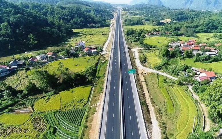 Quyết liệt tháo gỡ khó khăn, vướng mắc, bảo đảm tiến độ 04 dự án đường bộ cao tốc