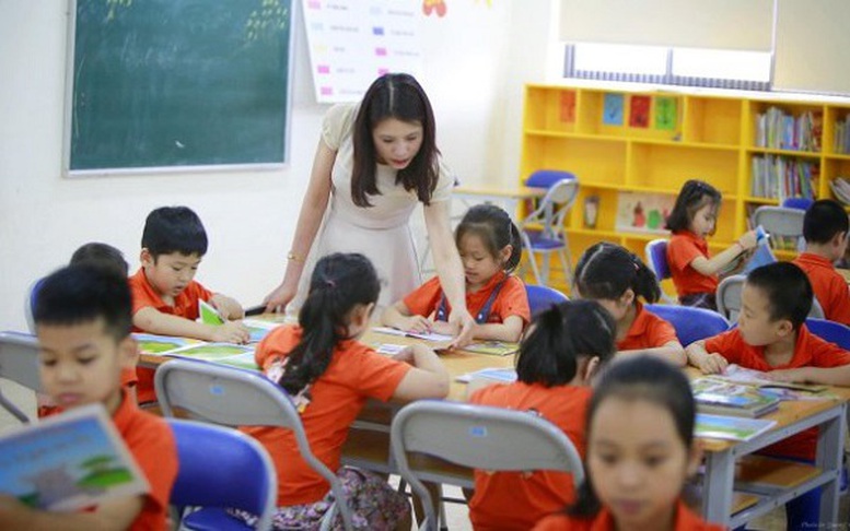 Tính lương và phụ cấp thâm niên khi chuyển cấp dạy học