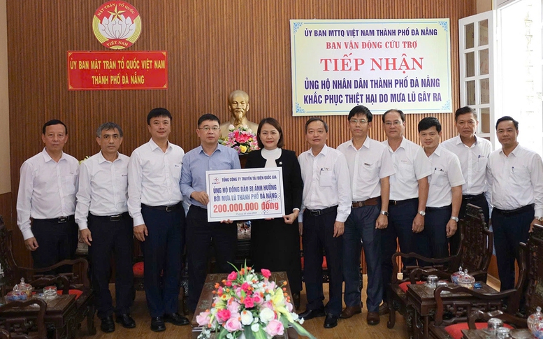 EVNNPT ủng hộ 6 tỉnh, thành phố miền Trung,Tây Nguyên khắc phục hậu quả thiên tai