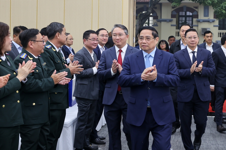 Thủ tướng: Chuyển từ Thủ tướng: Chuyển từ