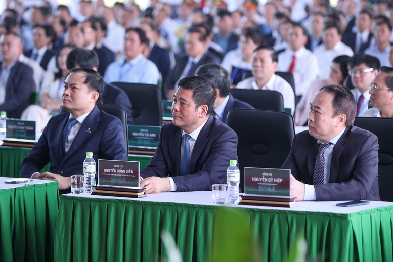 Thủ tướng khánh thành nhà máy điện LNG đầu tiên của Việt Nam – dự án kiểu mẫu, tiêu biểu về nhiều mặt- Ảnh 12. Thủ tướng khánh thành nhà máy điện LNG đầu tiên của Việt Nam – dự án kiểu mẫu, tiêu biểu về nhiều mặt- Ảnh 12.