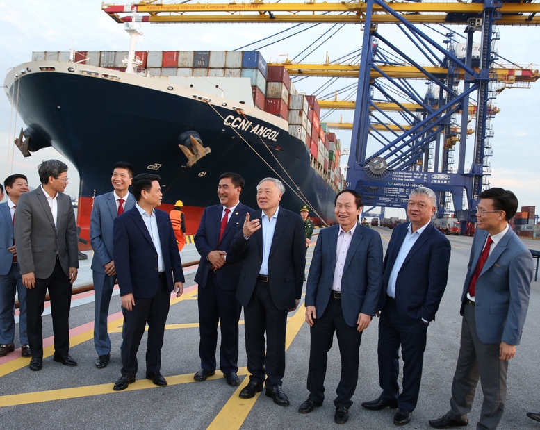 Phó Thủ tướng Thường trực Nguyễn Hòa Bình thăm Cảng container Quốc tế Hateco Hải Phòng- Ảnh 6. Phó Thủ tướng Thường trực Nguyễn Hòa Bình thăm Cảng container Quốc tế Hateco Hải Phòng- Ảnh 6.