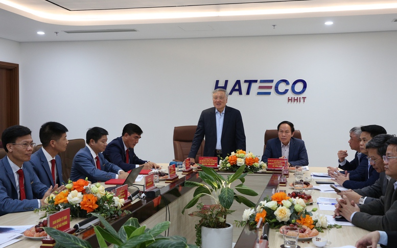 Phó Thủ tướng Thường trực Nguyễn Hòa Bình thăm Cảng container Quốc tế Hateco Hải Phòng