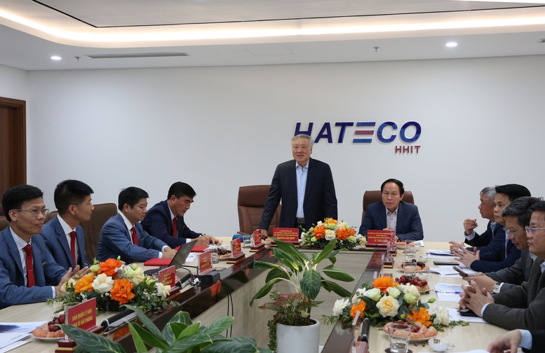 Phó Thủ tướng Thường trực Nguyễn Hòa Bình thăm Cảng container Quốc tế Hateco Hải Phòng- Ảnh 4. Phó Thủ tướng Thường trực Nguyễn Hòa Bình thăm Cảng container Quốc tế Hateco Hải Phòng- Ảnh 4.