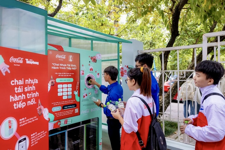 Coca-Cola mở rộng chương trình ‘Chai nhựa tái sinh, hành trình tiếp nối’ đến Hà Nội- Ảnh 2.