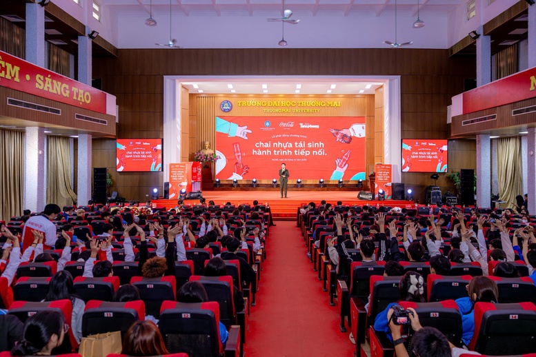 Coca-Cola mở rộng chương trình ‘Chai nhựa tái sinh, hành trình tiếp nối’ đến Hà Nội- Ảnh 1.
