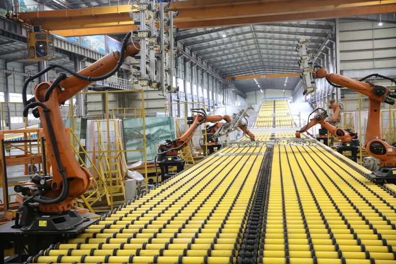 Robot công nghiệp tạo bước ngoặt cho sản xuất thông minh tại Việt Nam- Ảnh 1. Robot công nghiệp tạo bước ngoặt cho sản xuất thông minh tại Việt Nam- Ảnh 1.