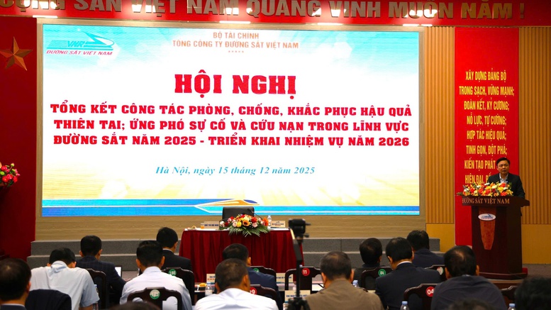 Tuyến đường sắt quốc gia hư hỏng nghiêm trọng sau bão lũ- Ảnh 2. Tuyến đường sắt quốc gia hư hỏng nghiêm trọng sau bão lũ- Ảnh 2.