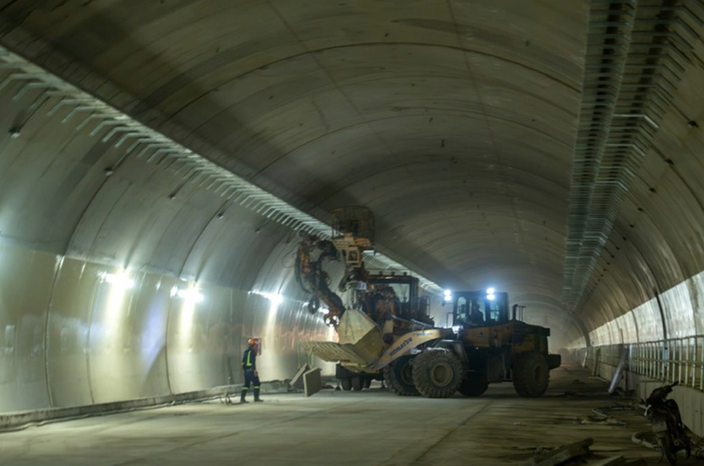 Cao tốc Quảng Ngãi - Hoài Nhơn: 'Tất bật' trước ngày thông xe 19/12- Ảnh 2. Cao tốc Quảng Ngãi - Hoài Nhơn: 'Tất bật' trước ngày thông xe 19/12- Ảnh 2.