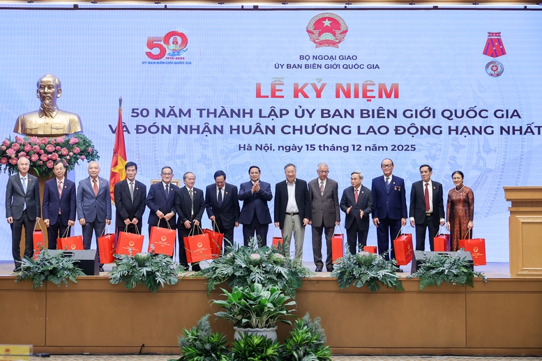 Thủ tướng: Quan tâm đầu tư cho khu vực biên giới ít nhất phải bằng hoặc cao hơn trong nội địa- Ảnh 9. Thủ tướng: Quan tâm đầu tư cho khu vực biên giới ít nhất phải bằng hoặc cao hơn trong nội địa- Ảnh 9.