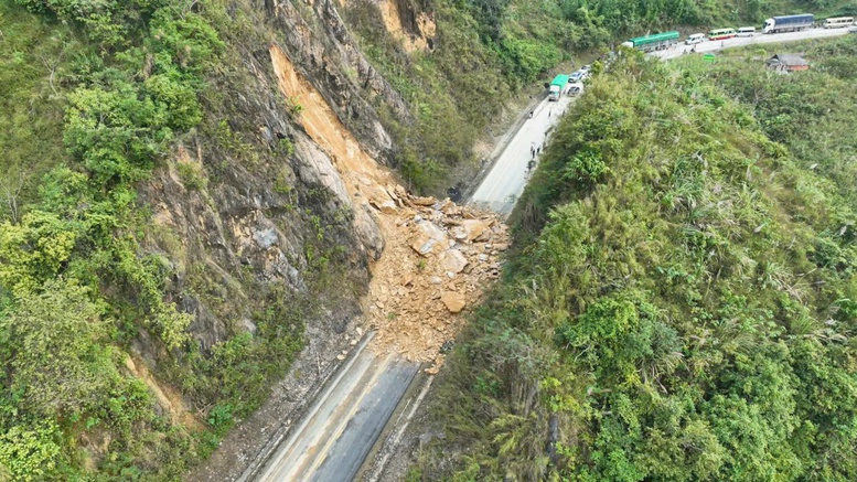 Quốc lộ 6 khôi phục lưu thông bình thường- Ảnh 1. Quốc lộ 6 khôi phục lưu thông bình thường- Ảnh 1.