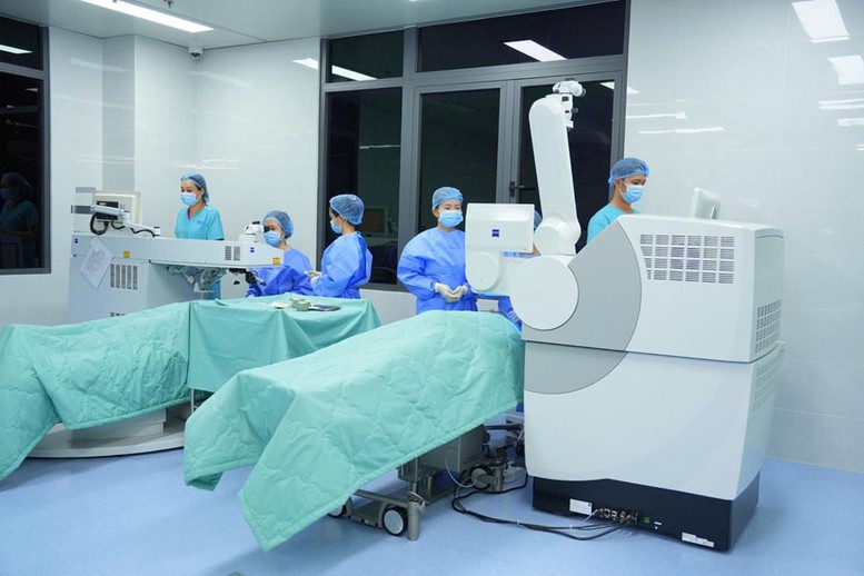 Trải nghiệm mổ cận với công nghệ dẫn đầu, quy trình chuẩn quốc tế- Ảnh 1. Trải nghiệm mổ cận với công nghệ dẫn đầu, quy trình chuẩn quốc tế- Ảnh 1.