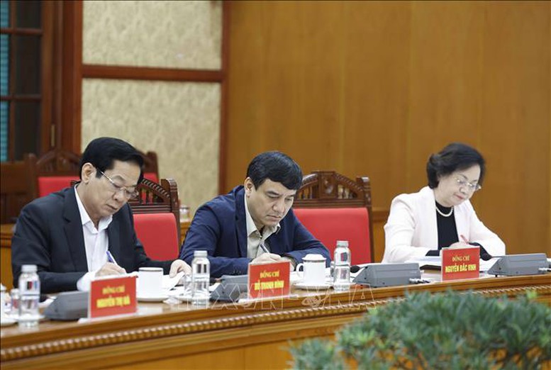 Thực hiện chế độ, chính sách đối với người có công phải đầy đủ, kịp thời, tuyệt đối không đùn đẩy trách nhiệm- Ảnh 2. Thực hiện chế độ, chính sách đối với người có công phải đầy đủ, kịp thời, tuyệt đối không đùn đẩy trách nhiệm- Ảnh 2.