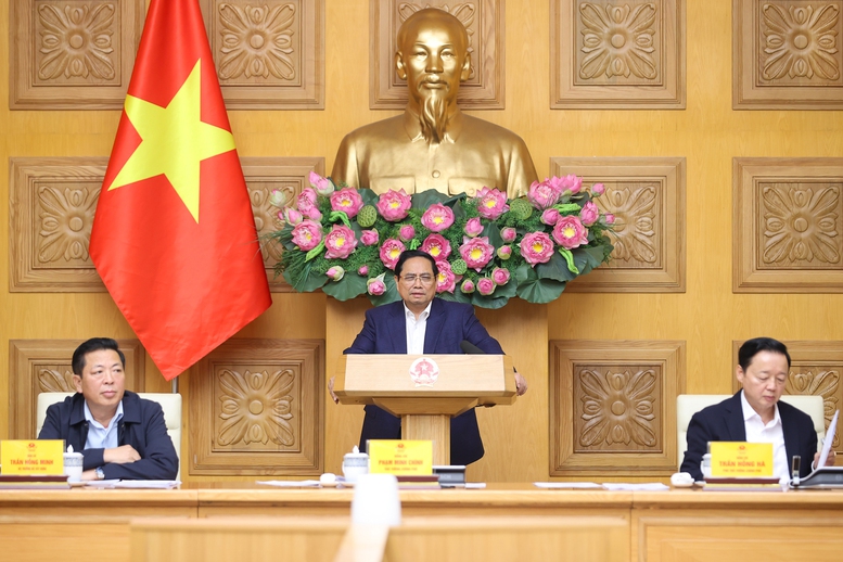 Thủ tướng: Xây dựng, công khai dữ liệu bất động sản và kiểm soát giá bất động sản ngay từ đầu vào- Ảnh 2.