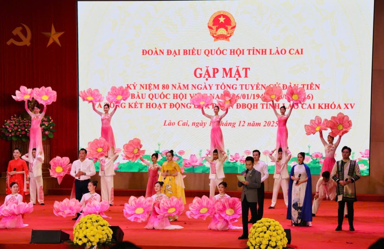 Phó Thủ tướng Phạm Thị Thanh Trà dự tổng kết nhiệm kỳ Quốc hội khóa XV của Đoàn ĐBQH tỉnh Lào Cai- Ảnh 5.