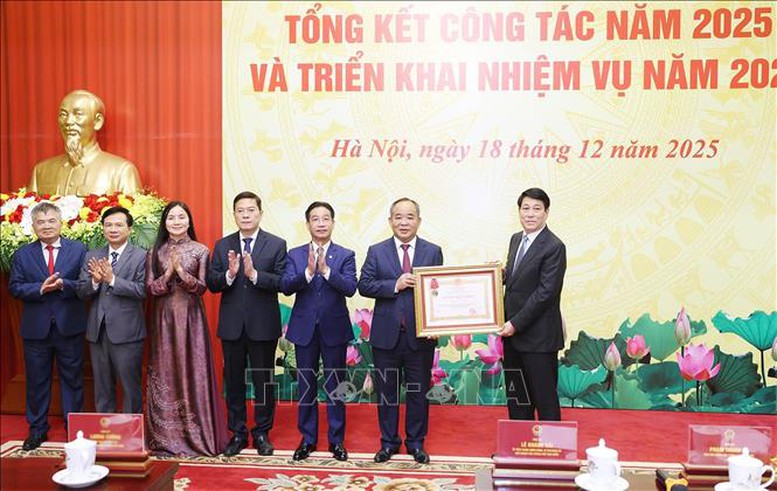 Văn phòng Chủ tịch nước cần tiếp tục tập trung nâng cao chất lượng nghiên cứu, tham mưu chiến lược- Ảnh 4. Văn phòng Chủ tịch nước cần tiếp tục tập trung nâng cao chất lượng nghiên cứu, tham mưu chiến lược- Ảnh 4.