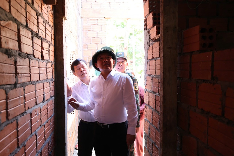 Phó Thủ tướng Hồ Quốc Dũng kiểm tra tình hình triển khai 'Chiến dịch Quang Trung' tại thành phố Huế- Ảnh 5. Phó Thủ tướng Hồ Quốc Dũng kiểm tra tình hình triển khai 'Chiến dịch Quang Trung' tại thành phố Huế- Ảnh 5.