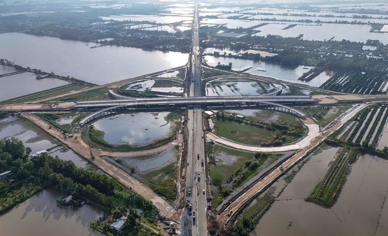 Phó Thủ tướng Trần Hồng Hà thị sát toàn tuyến cao tốc Cần Thơ-Cà Mau trước giờ khánh thành, thông xe kỹ thuật- Ảnh 4.