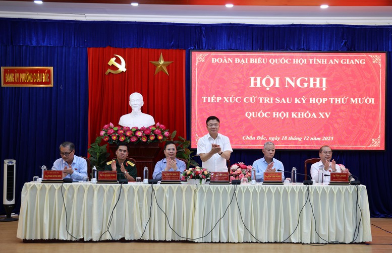 Phó Thủ tướng Lê Thành Long tiếp xúc cử tri An Giang- Ảnh 1.