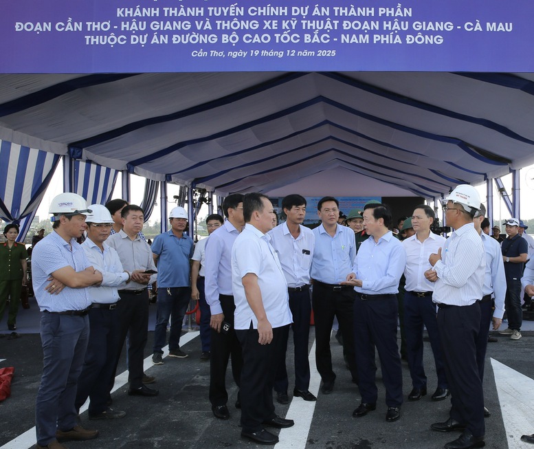 Phó Thủ tướng Trần Hồng Hà thị sát toàn tuyến cao tốc Cần Thơ-Cà Mau trước giờ khánh thành, thông xe kỹ thuật- Ảnh 2.