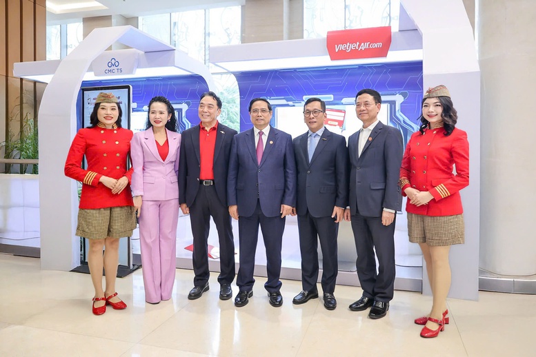 Vietjet nhận Bằng khen của Thủ tướng Chính phủ với thành tích triển khai sinh trắc học trong thủ tục bay- Ảnh 2.