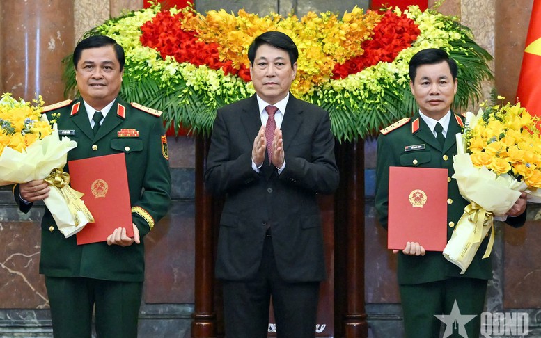 Chủ tịch nước trao Quyết định thăng quân hàm Thượng tướng đối với hai sỹ quan quân đội