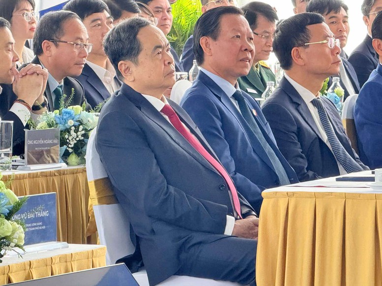 Chủ tịch Quốc hội dự Lễ khởi công Trục Đại lộ Cảnh quan sông Hồng của Thủ đô- Ảnh 1. Chủ tịch Quốc hội dự Lễ khởi công Trục Đại lộ Cảnh quan sông Hồng của Thủ đô- Ảnh 1.