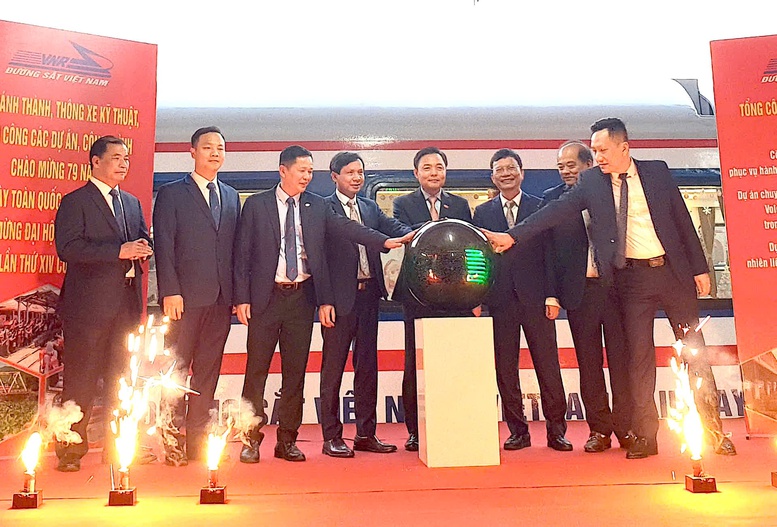 Ra mắt 162 toa xe hiện đại trên tuyến đường sắt Bắc - Nam- Ảnh 1.