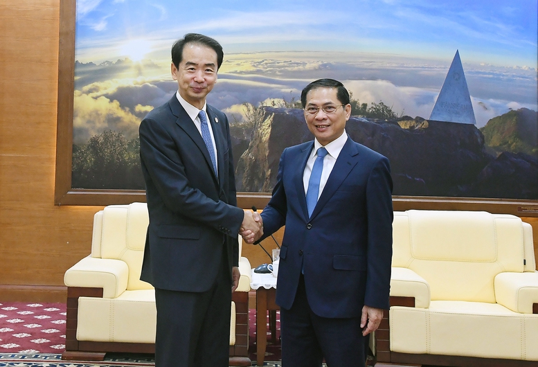 Phó Thủ tướng Bùi Thanh Sơn tiếp Đại sứ Trung Quốc Hà Vĩ- Ảnh 1. Phó Thủ tướng Bùi Thanh Sơn tiếp Đại sứ Trung Quốc Hà Vĩ- Ảnh 1.