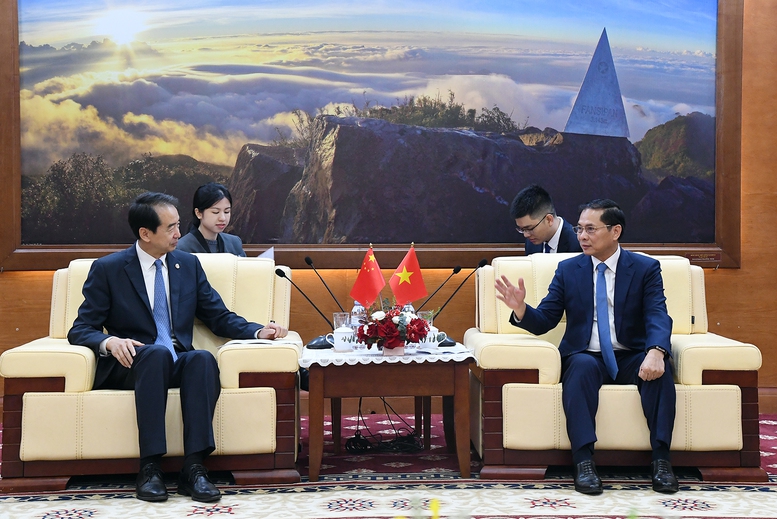 Phó Thủ tướng Bùi Thanh Sơn tiếp Đại sứ Trung Quốc Hà Vĩ- Ảnh 2. Phó Thủ tướng Bùi Thanh Sơn tiếp Đại sứ Trung Quốc Hà Vĩ- Ảnh 2.