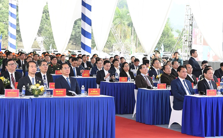 Khởi công đồng loạt 5 nhà ga trên tuyến đường sắt Lào Cai - Hà Nội - Hải Phòng- Ảnh 2. Khởi công đồng loạt 5 nhà ga trên tuyến đường sắt Lào Cai - Hà Nội - Hải Phòng- Ảnh 2.