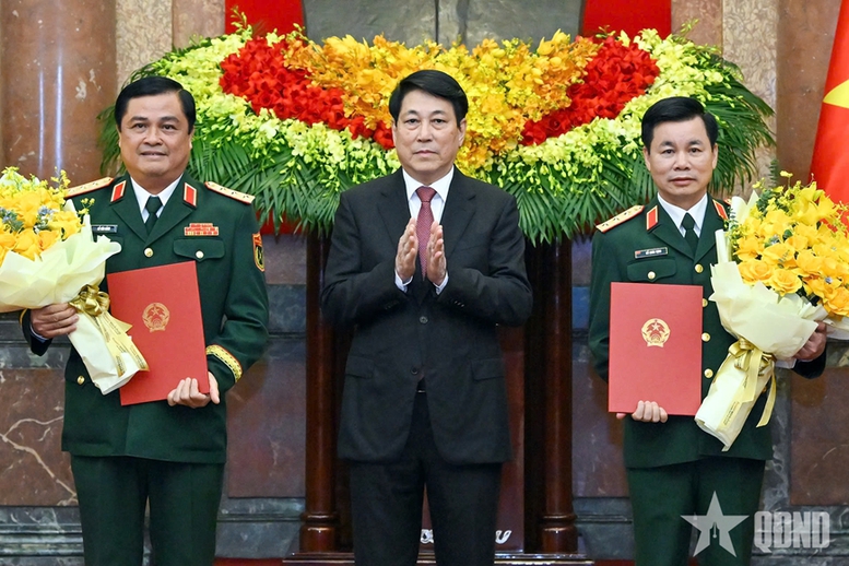 Chủ tịch nước trao Quyết định thăng quân hàm Thượng tướng đối với hai sỹ quan quân đội- Ảnh 1.