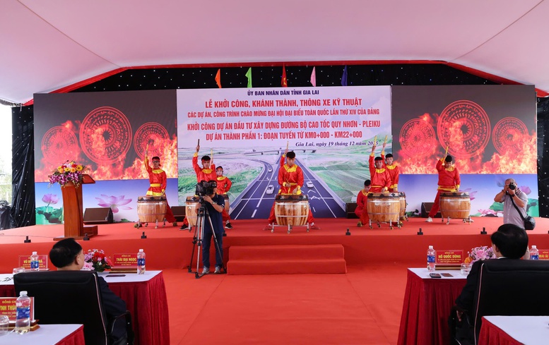 Phó Thủ tướng Hồ Quốc Dũng dự khởi công dự án xây dựng đường bộ cao tốc Quy Nhơn - Pleiku- Ảnh 3.