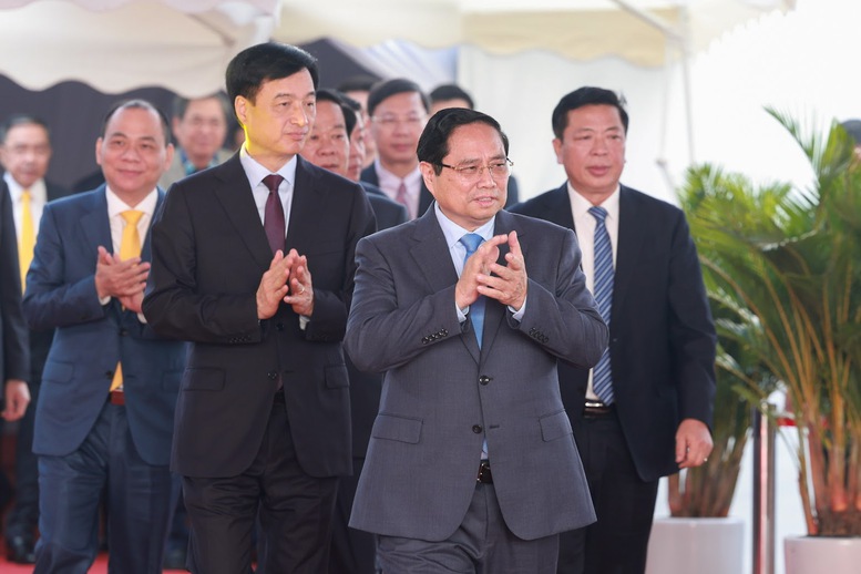 TỔNG THUẬT: Thủ tướng Chính phủ và Chủ tịch Quốc hội dự lễ khởi công, khánh thành 234 dự án lớn trên cả nước- Ảnh 1.